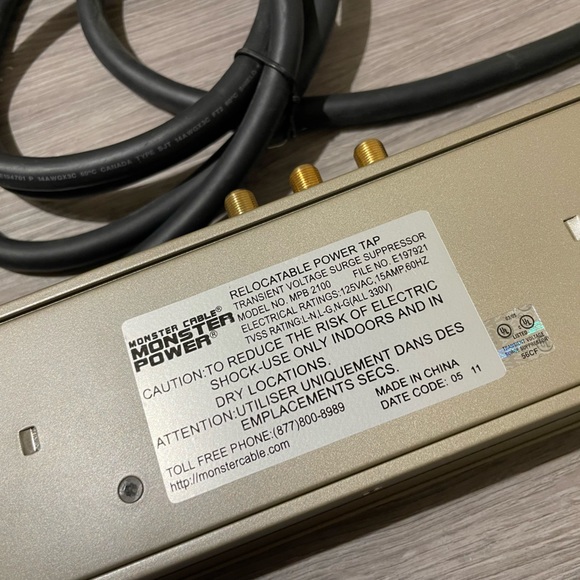 Monster Power Home Theatre Powerbar 2100 - Picture 2 of 4